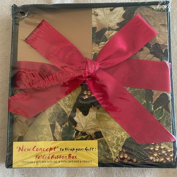 Christmas Gift Box Set - Includes Gift Box With Lid, Note Card & Ribbon - Picture 4 of 7